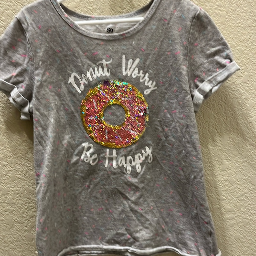 Girls flip-sequin short sleeve tee.